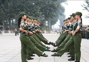 军训女孩跳舞吃瓜视频大全,校园生活趣味瞬间大盘点