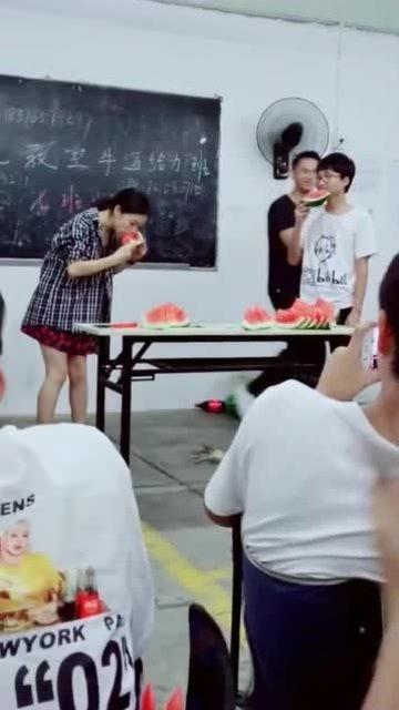 女教师吃瓜视频大全,揭秘校园生活趣味瞬间