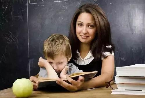 妈妈指导孩子吃瓜视频,瓜果飘香，亲子共度美好时光